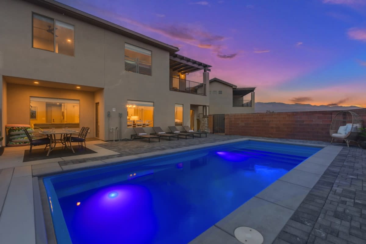 Private pool at sunset at Zion Village Private Poolside Home in Southern Utah